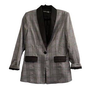 Boohoo Petite exclusive petite contrast lapel blazer in check Women's 2 Petite
